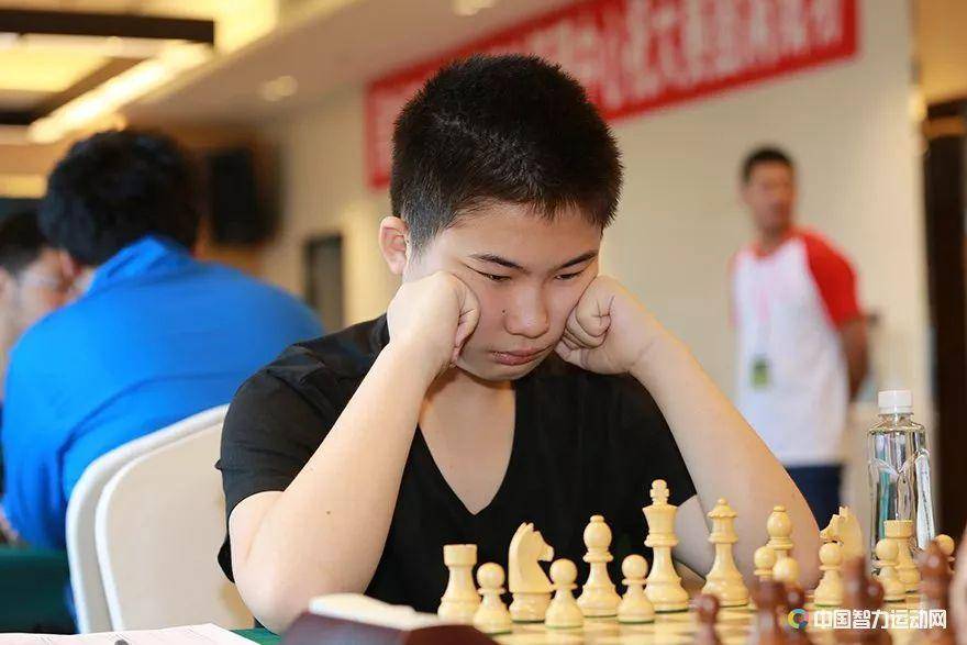 青岛城阳队小将黄仁杰夺得“上海海湾杯”国际象棋新人王赛冠军